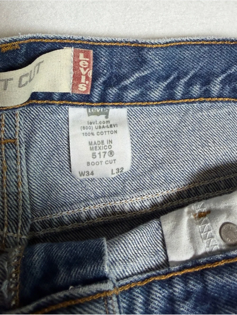 VINTAGE Levi's 517 Bootcut Med/Darker Wash Actual Size 33 X 31 READ DESCRIPTION